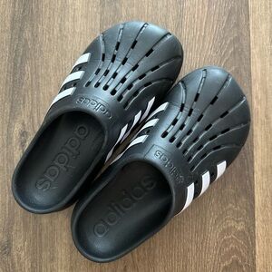 Adidas crocs women’s size 7/men’s size 6